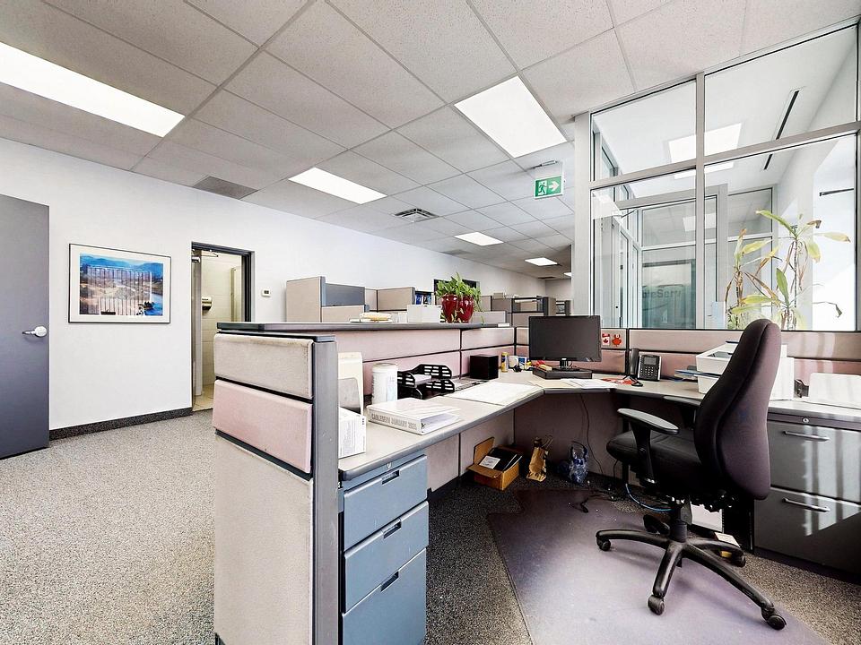 949 Kamato Rd, Mississauga, ON