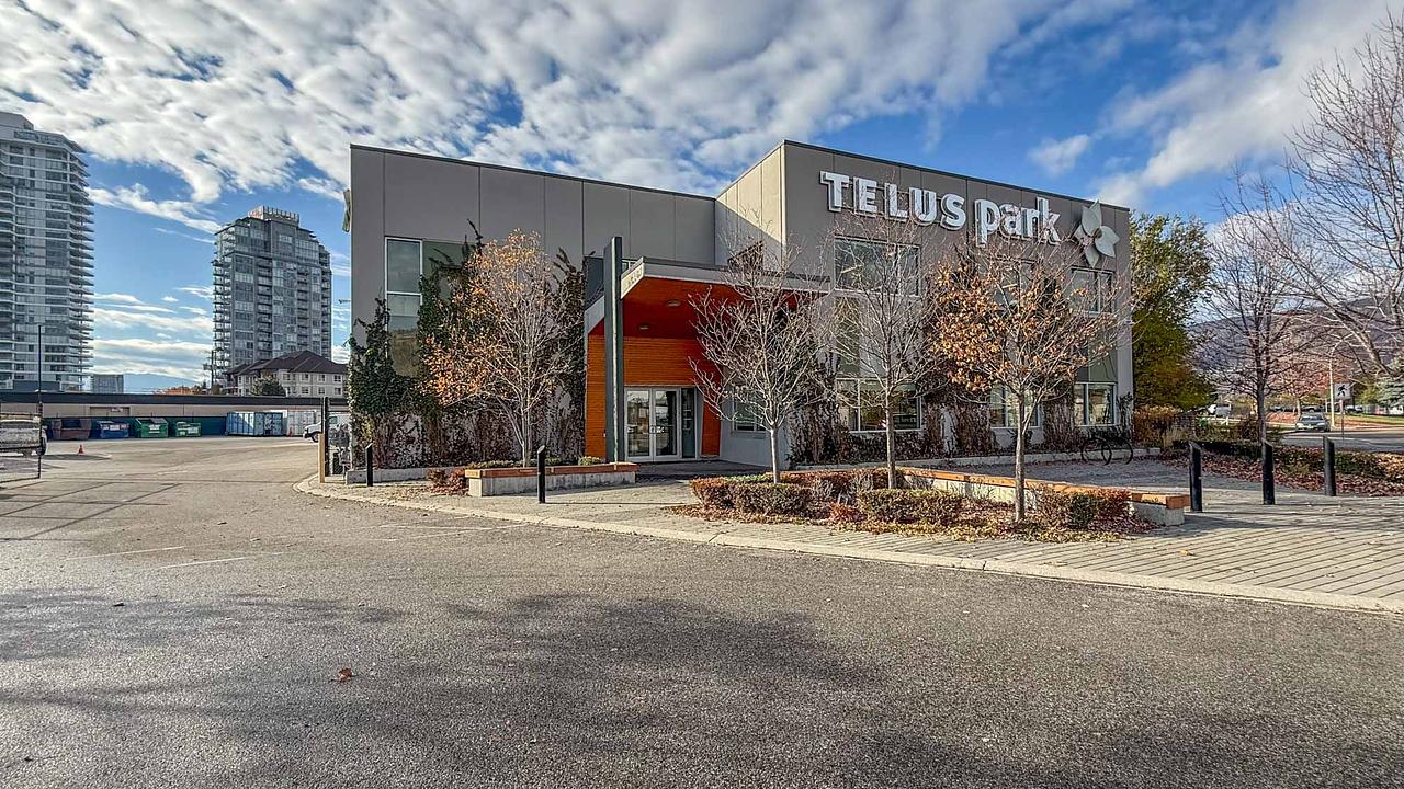 100 - 1090 Manhattan Drive, Kelowna, BC