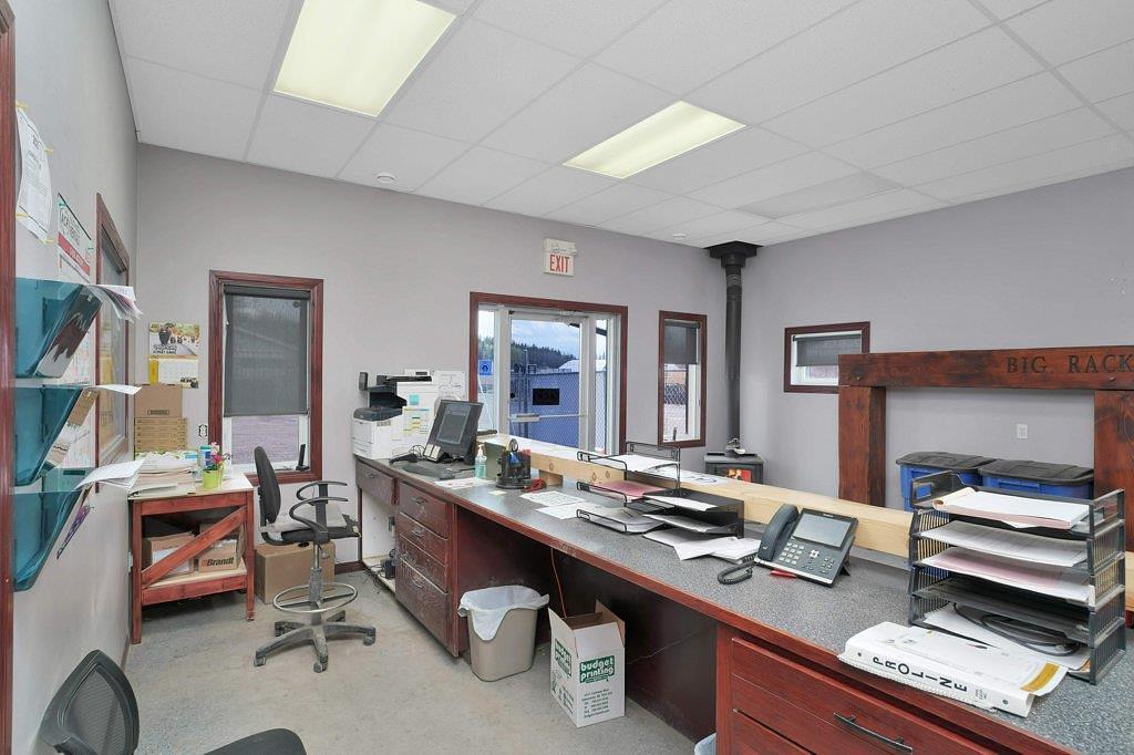 1101 Main Avenue East, Sundre, AB