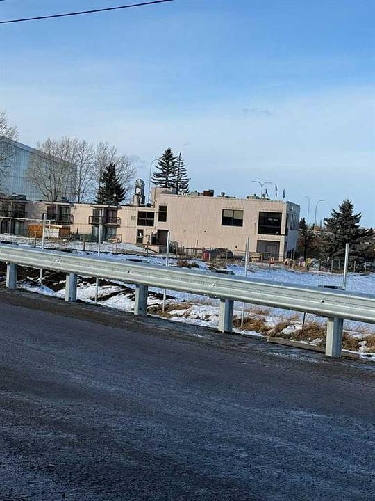 10623 West Valley Road Southwest, Calgary, AB
