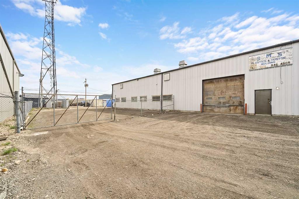 1020 Laut Avenue, Crossfield, AB