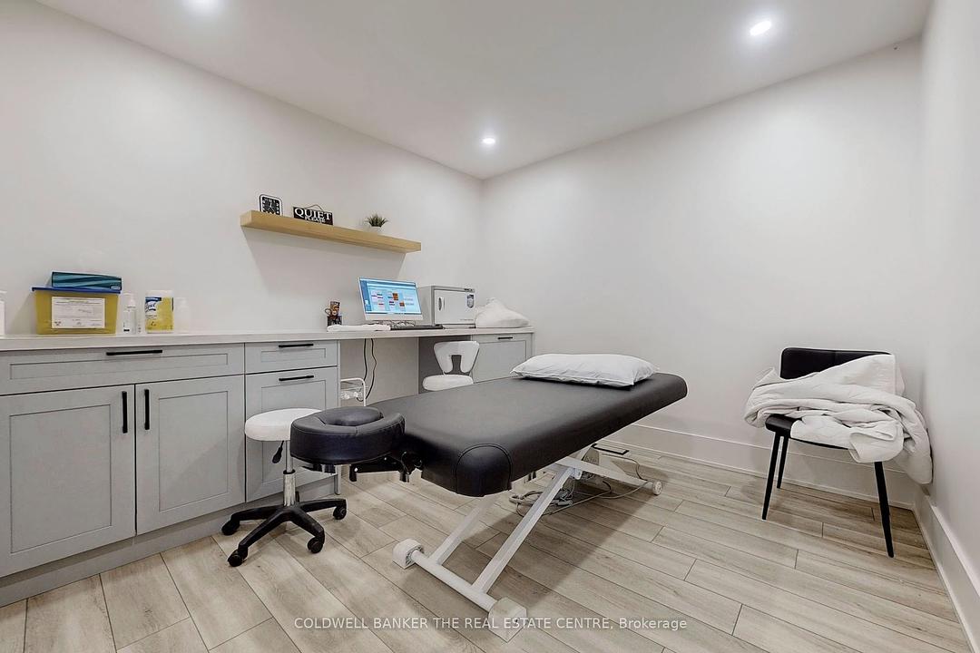 543 The Queensway South, Georgina, ON
