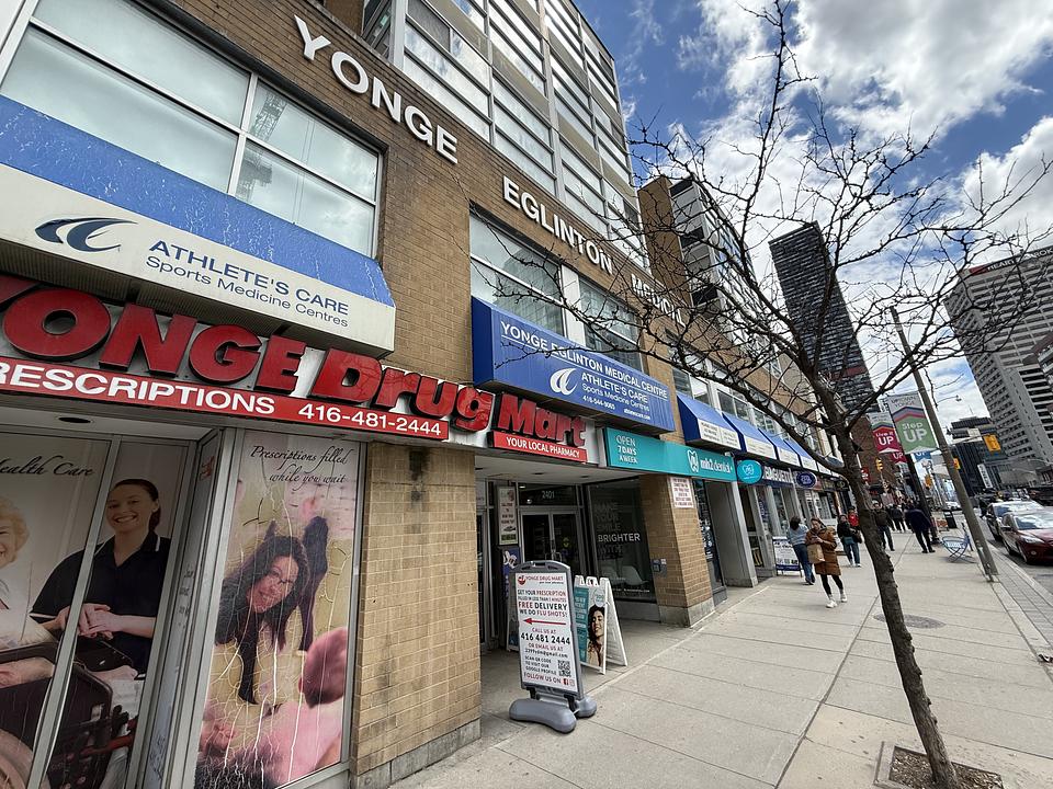 2401 Yonge St, Toronto, ON