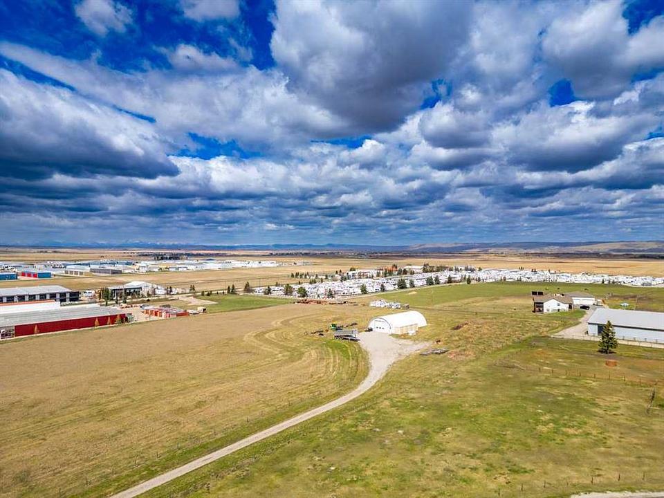 33066 Township Road 250, Calgary, AB
