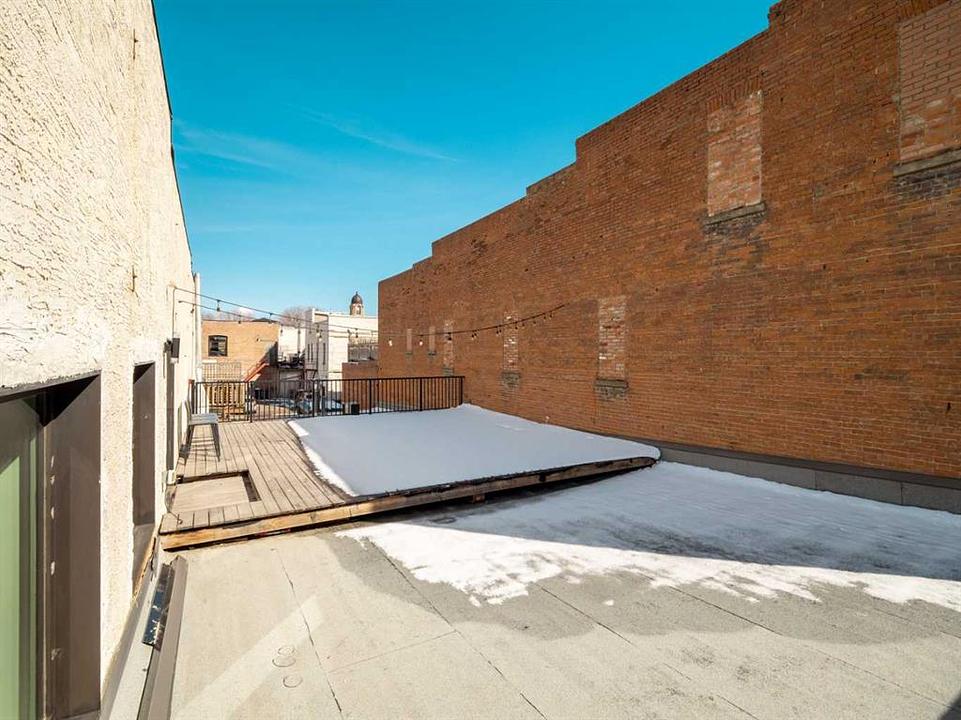 325 5 Street South, Lethbridge, AB