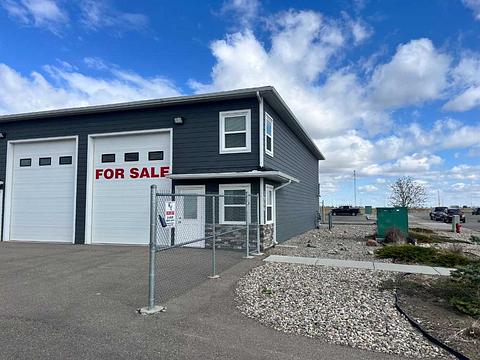 3954 30 Street North, Lethbridge, AB