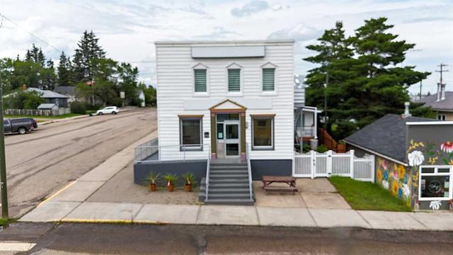 2124 20 Street, Delburne, AB