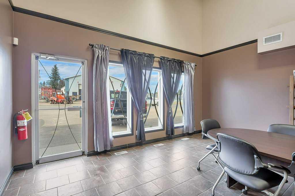 4911 50 Avenue, Eckville, AB