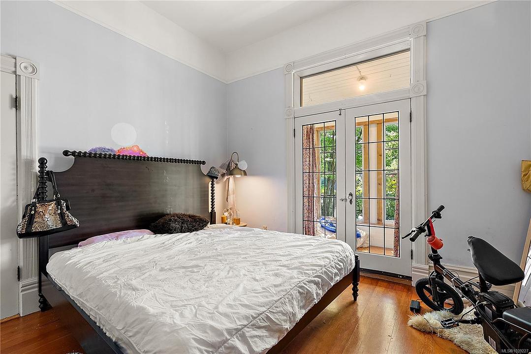 1736 Haultain Street, Victoria, BC