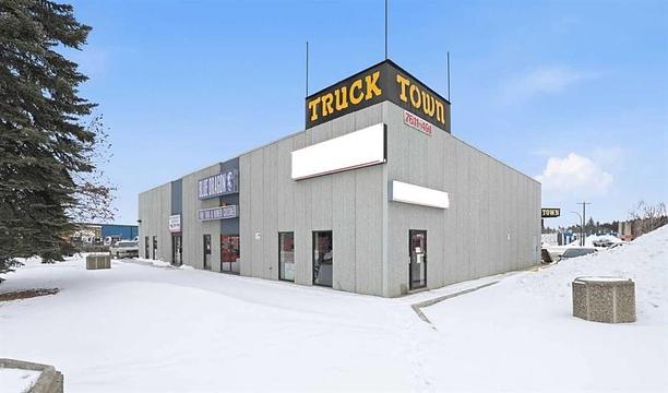 7611 49 Avenue, Red Deer, AB