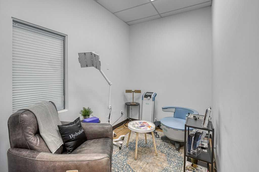 115b 4 Avenue West, Cochrane, AB