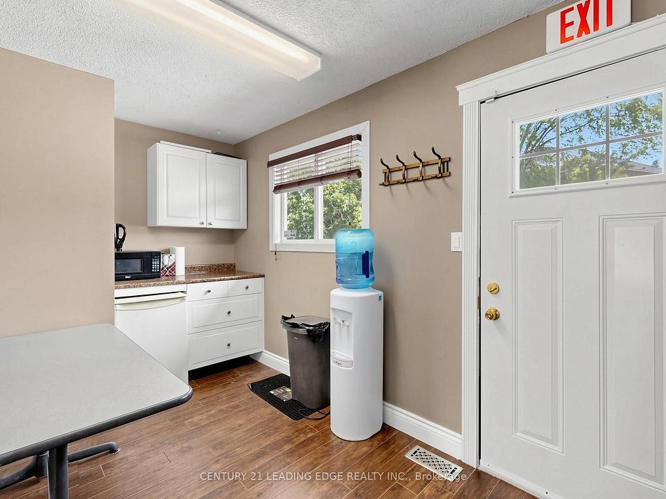 21 Metro Road South, Georgina, ON