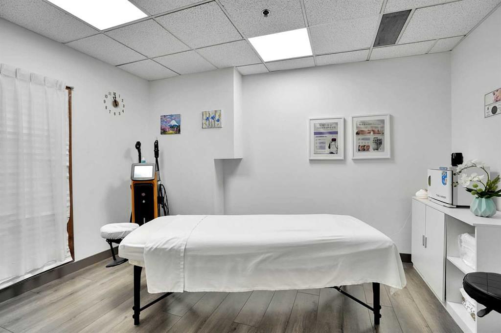 1330 12 Avenue Southwest, Calgary, AB