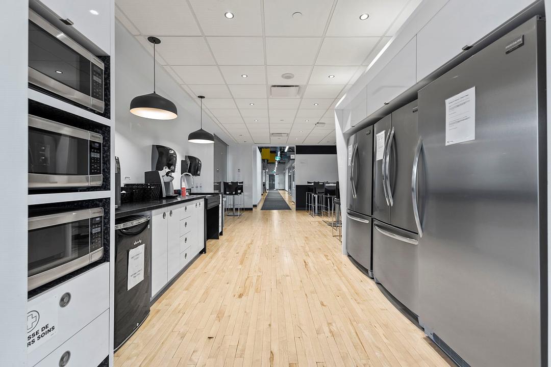 8.300 - 2500-1751 Rue Richardson, Montreal, QC