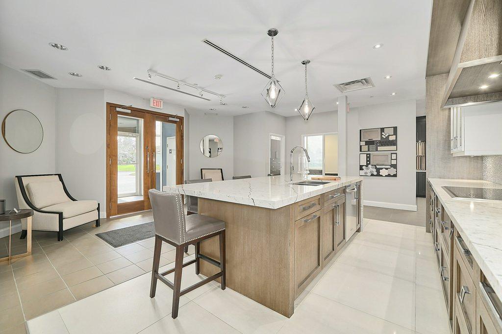 1 - 1333 Thornton Road South, Oshawa, ON
