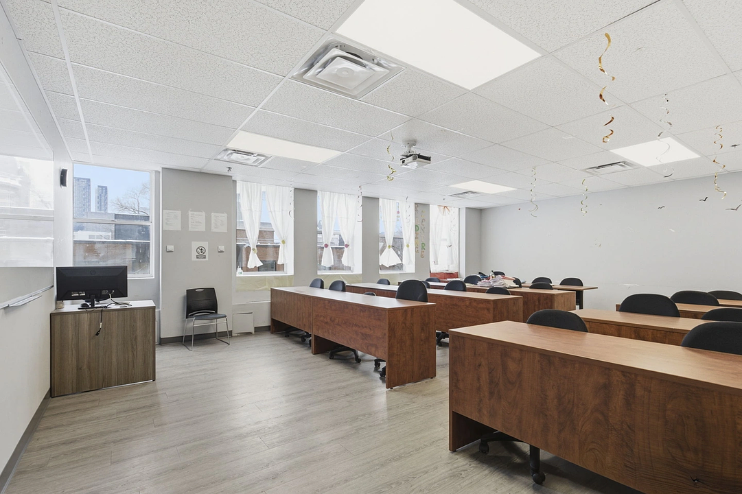 300 - 1265 Rue Berri, Montréal, QC