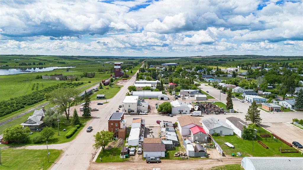 44 Main Street East, Big Valley, AB