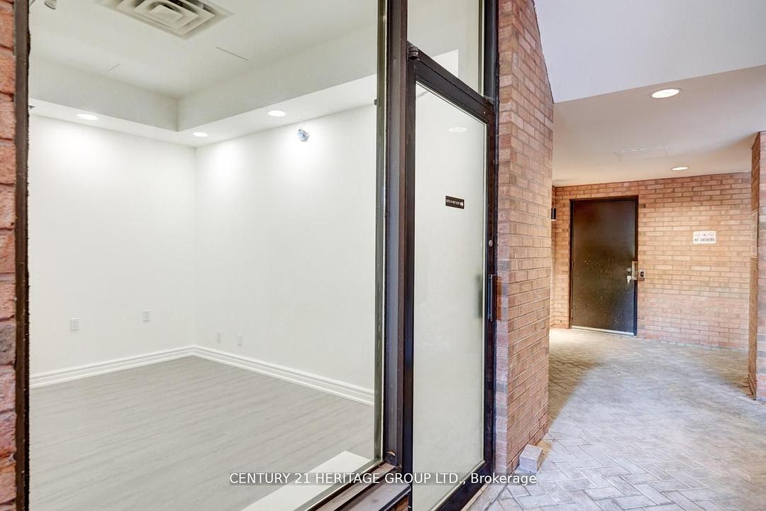 101 - 2900 Yonge Street, Toronto, ON