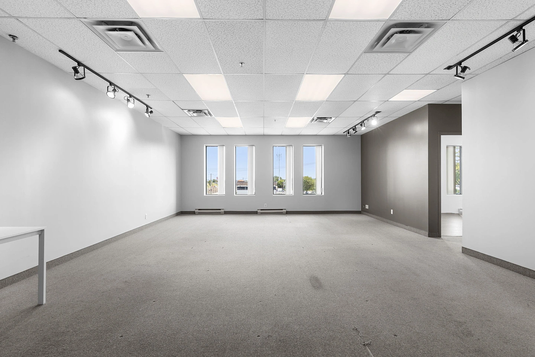 350-A - 8150 Boulevard Métropolitain Est, Montréal, QC