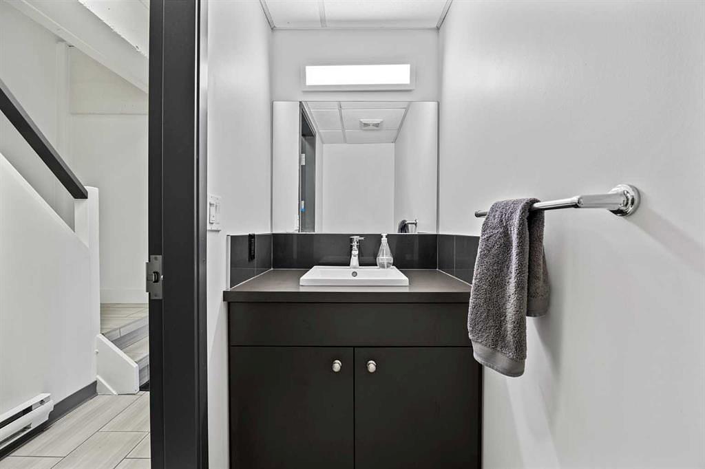 1742 10 Avenue Southwest, Calgary, AB