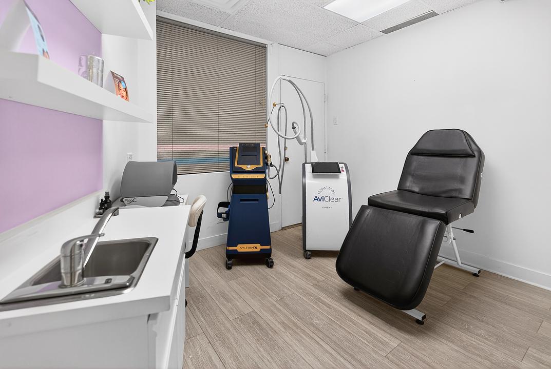 12085 CONFIDENTIAL, North Vancouver, BC