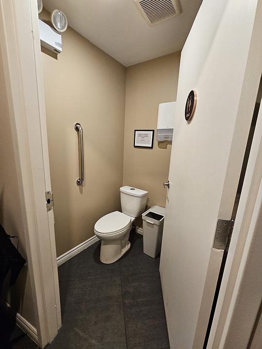 M2 - 70 Yorkville Ave, Toronto, ON