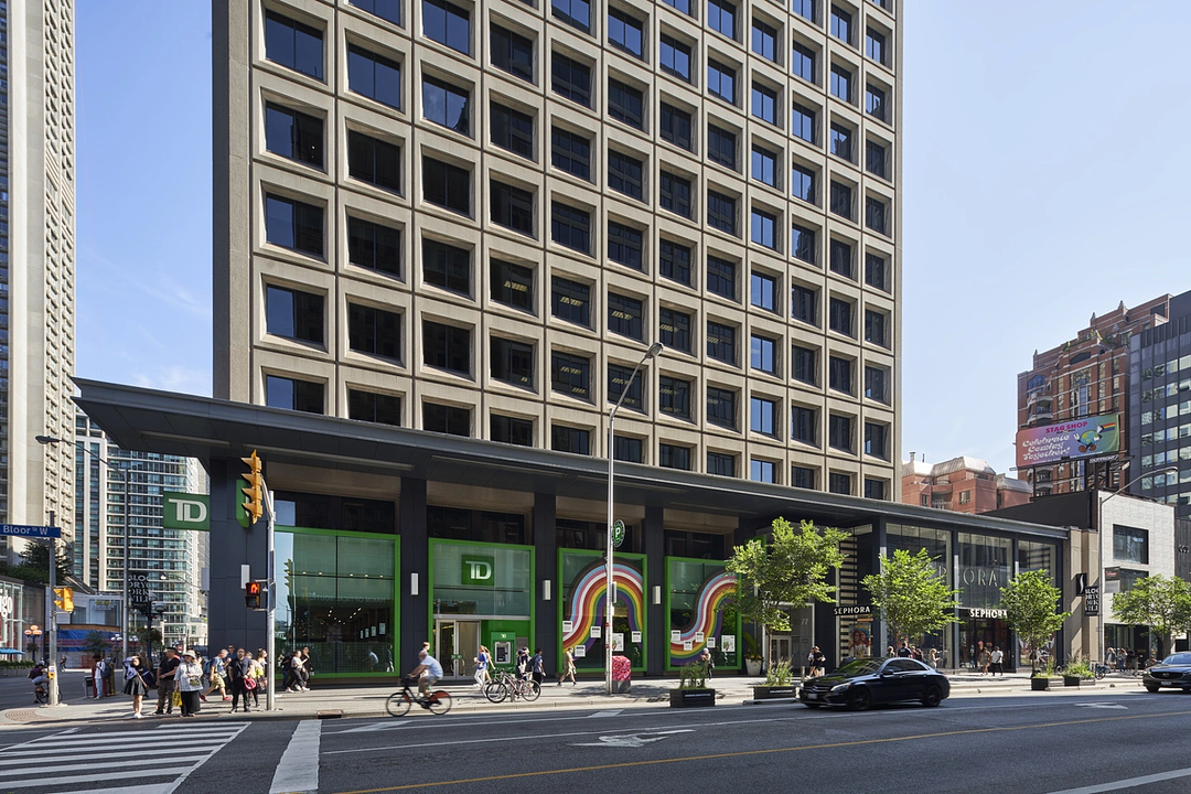 01904 - 77 Bloor Street West, Toronto, ON