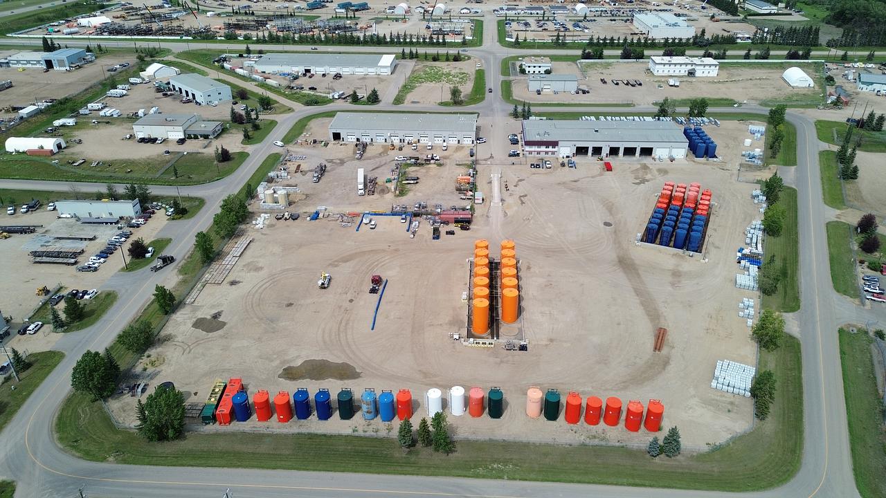 Building - 47 Street, Bentley, AB