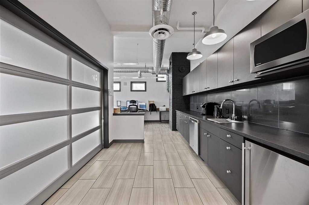 1742 10 Avenue Southwest, Calgary, AB