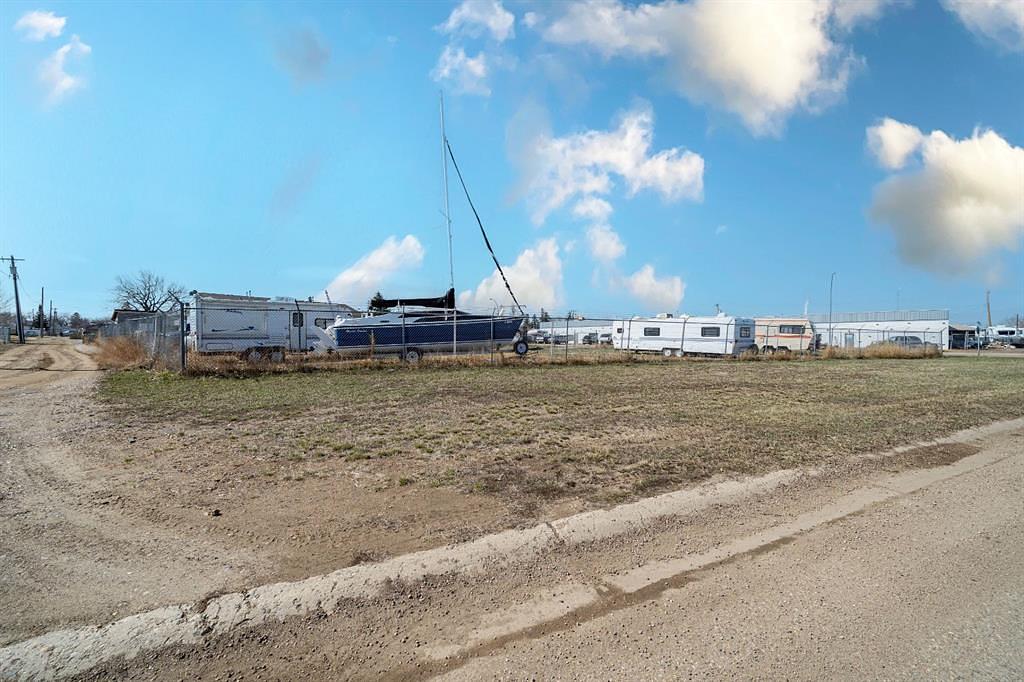 5 Street Northeast, Redcliff, AB