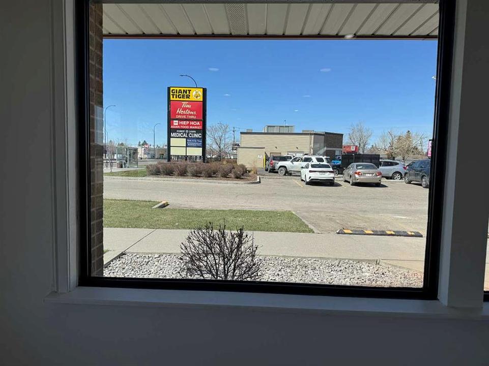 Q - 4710 17 Avenue Southeast, Calgary, AB