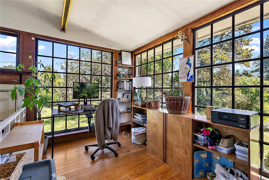 1736 Haultain Street, Victoria, BC