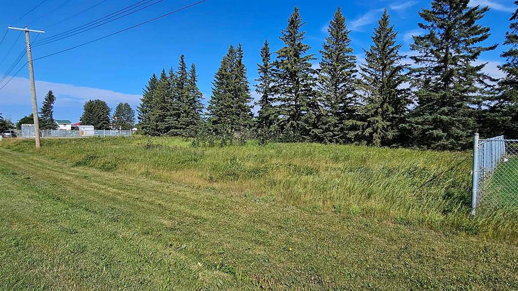 716 Main Avenue West, Sundre, AB