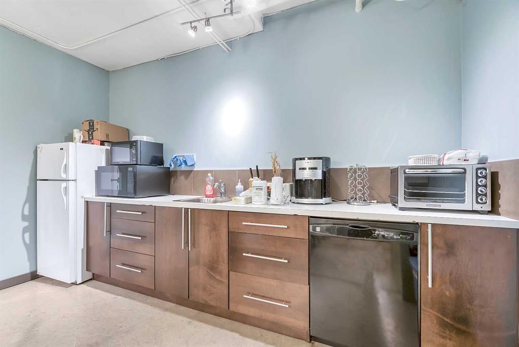 902 9 Avenue Southwest, Calgary, AB
