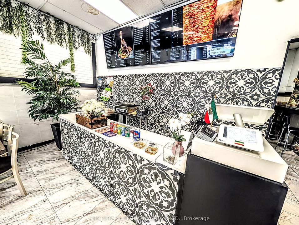 559 Steven Court, Newmarket, ON