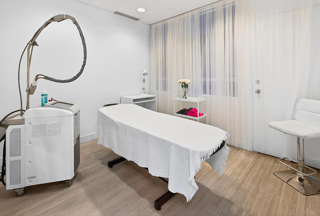 12085 CONFIDENTIAL, North Vancouver, BC