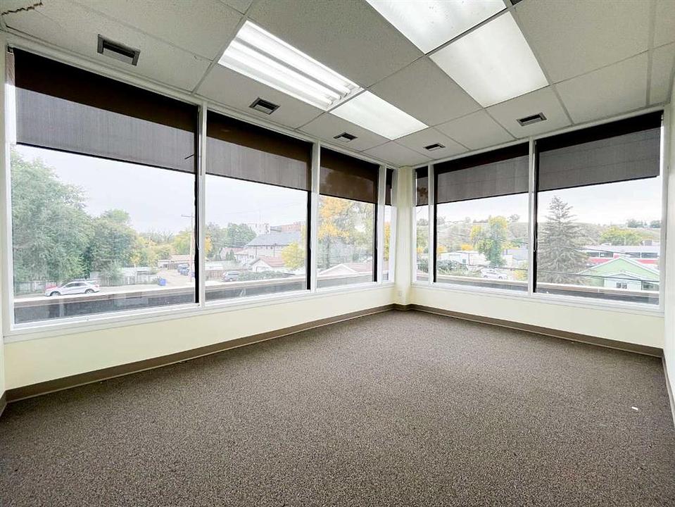 210 - 1111 Kingsway Avenue Southeast, Medicine Hat, AB