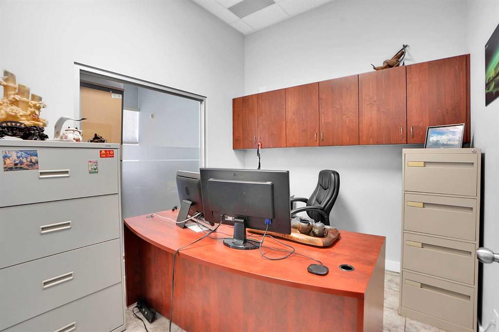 880 4 Avenue Southwest, Calgary, AB
