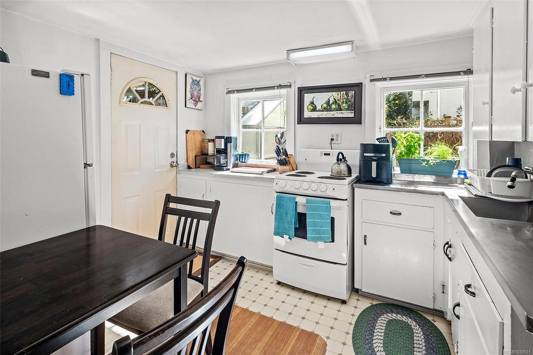 1043 Belmont Avenue, Victoria, BC