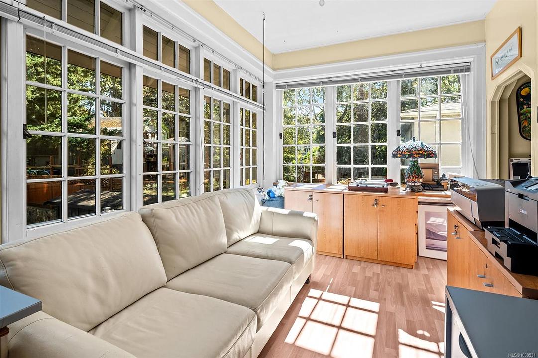 1043 Belmont Avenue, Victoria, BC