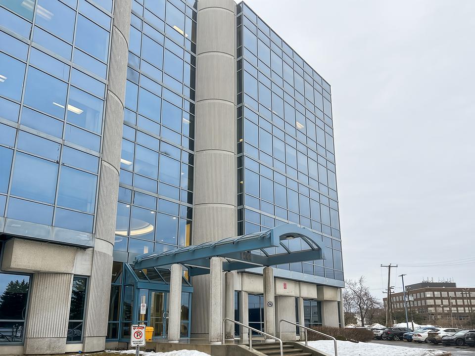 1111 Boulevard Dr.-Frederik-Philips, Montréal, QC