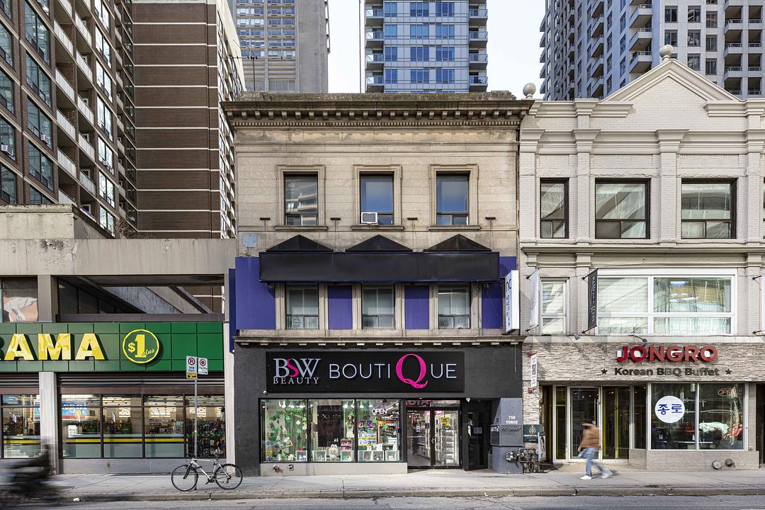 300 - 750 Yonge Street, Toronto, ON