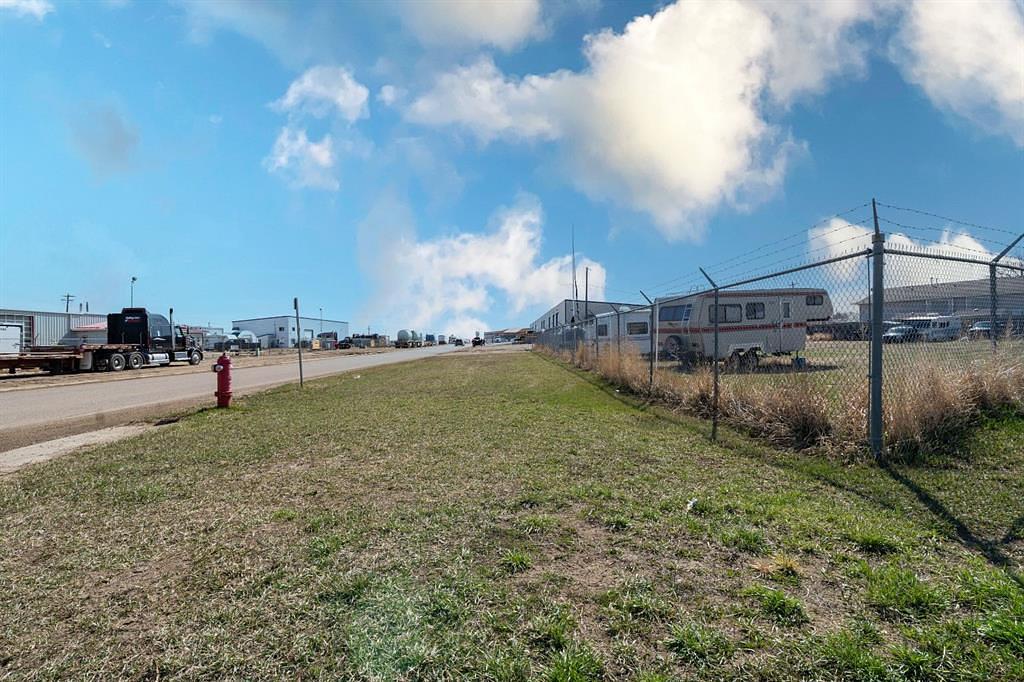 5 Street Northeast, Redcliff, AB