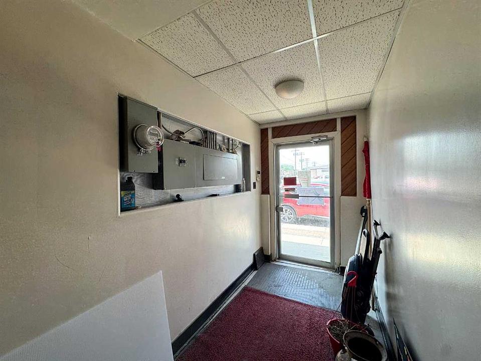 5033 50 Avenue, Ponoka, AB