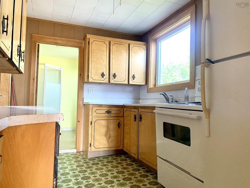 6 Junction Road, Springhill, NS