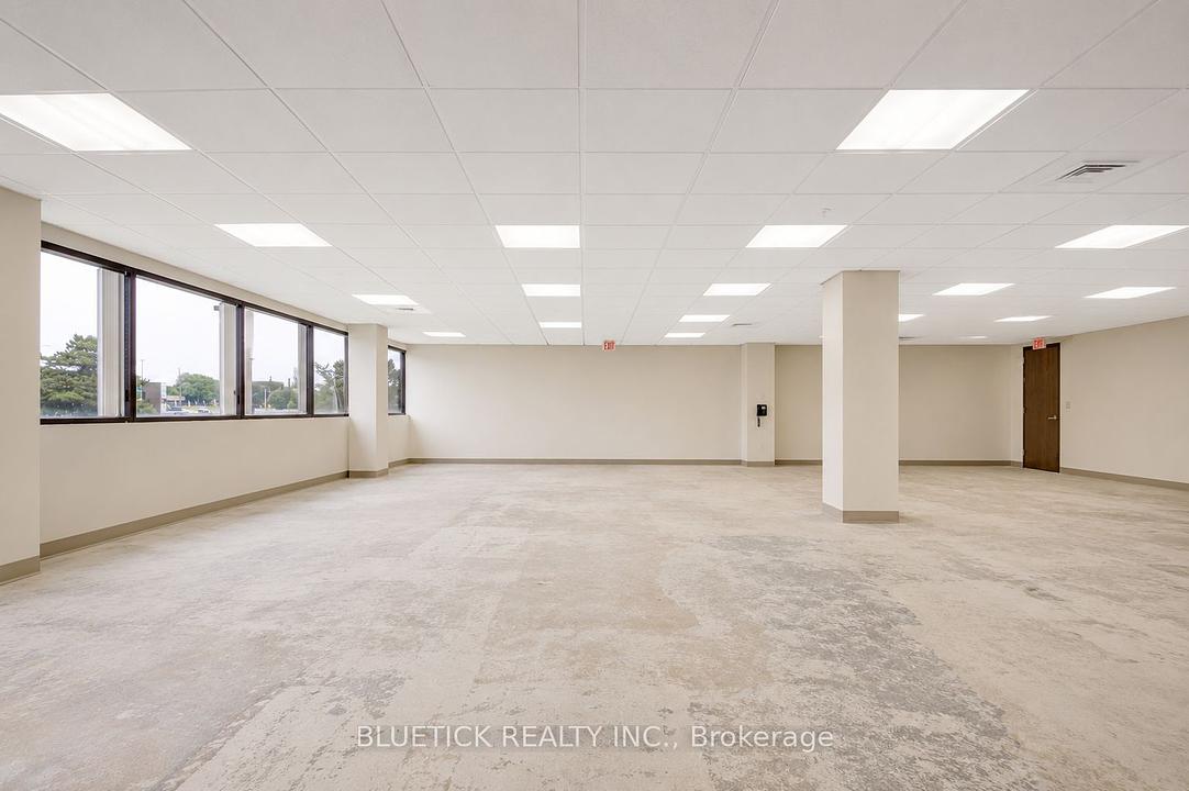 202 - 700 Dorval Drive, Oakville, ON