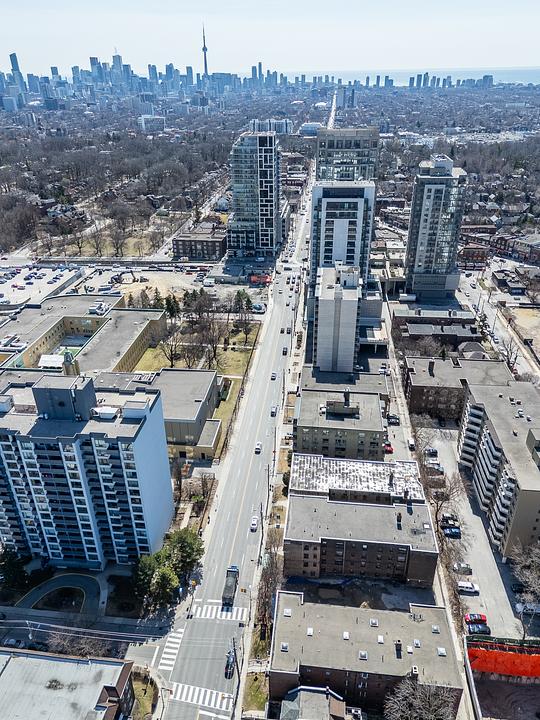 1524 Bathurst Street, Toronto, ON