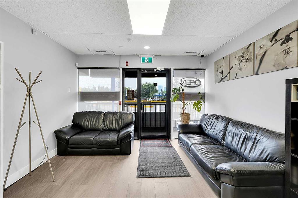 222 16 Avenue Northeast, Calgary, AB