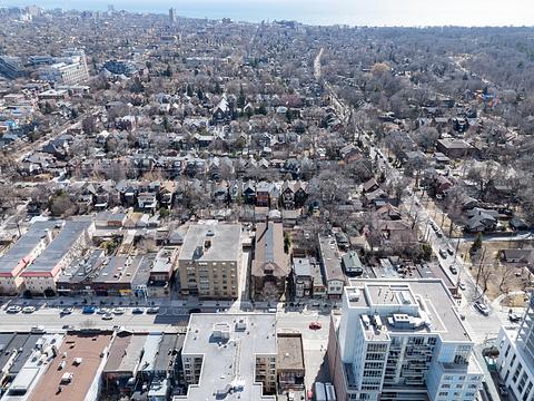 1643 Bloor Street West, Toronto, ON