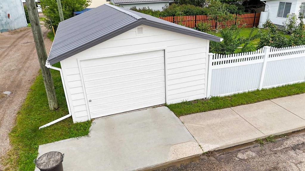 2124 20 Street, Delburne, AB